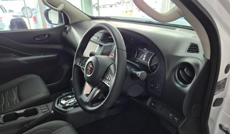 
								Nissan Navara 2.5D Pro-4X Warrior D Cab 4X4 At full									