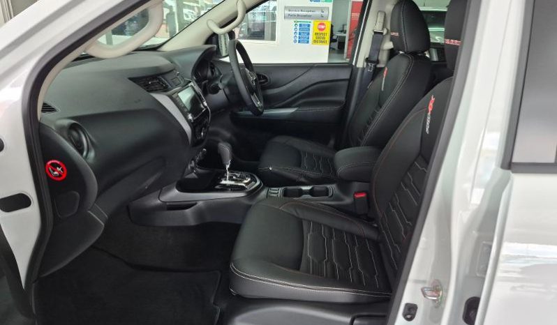 
								Nissan Navara 2.5D Pro-4X Warrior D Cab 4X4 At full									