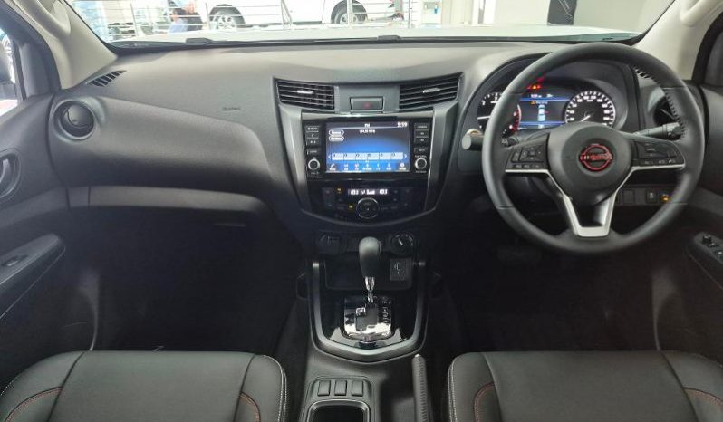 
								Nissan Navara 2.5D Pro-4X Warrior D Cab 4X4 At full									