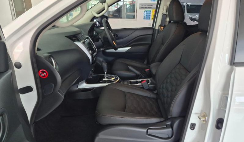
								Nissan Navara 2.5D Stealth D Cab 4X2 At full									