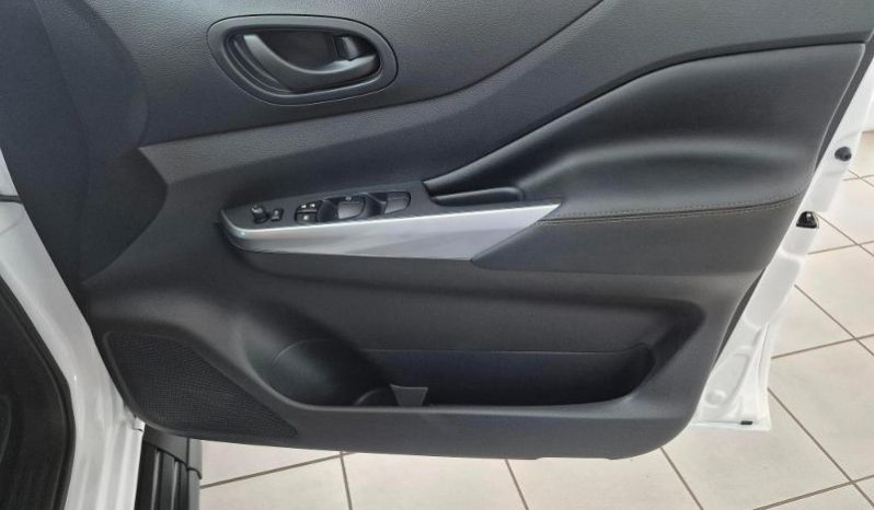 
								Nissan Navara 2.5D Stealth D Cab 4X2 At full									