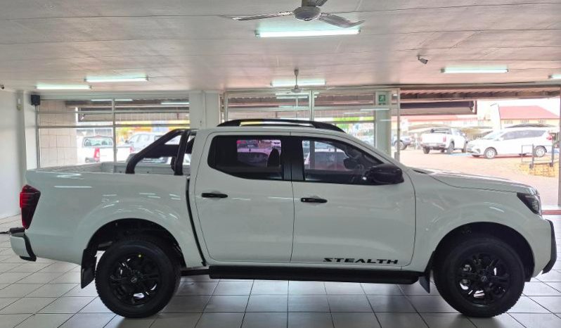 
								Nissan Navara 2.5D Stealth D Cab 4X2 At full									