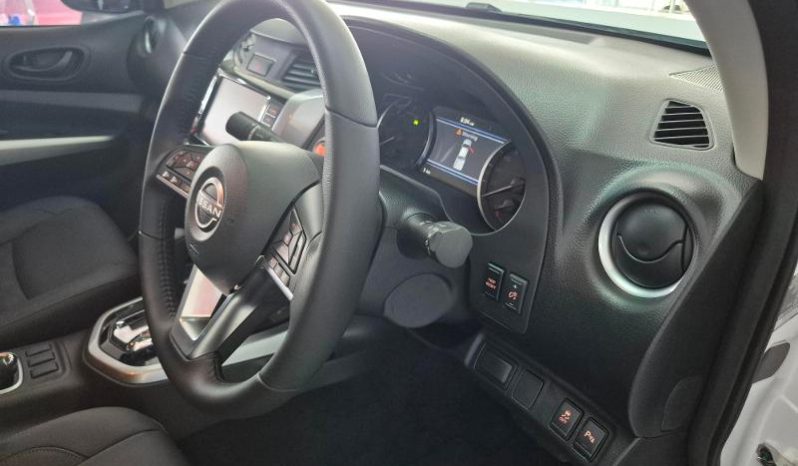 
								Nissan Navara 2.5D Stealth D Cab 4X2 At full									