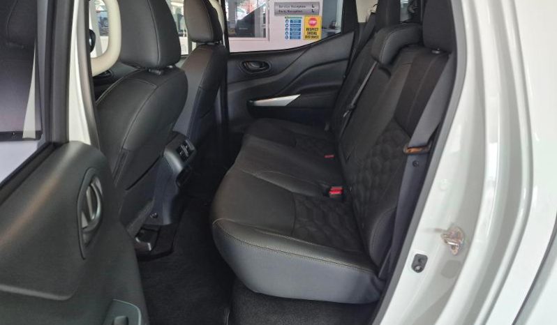 
								Nissan Navara 2.5D Stealth D Cab 4X2 At full									