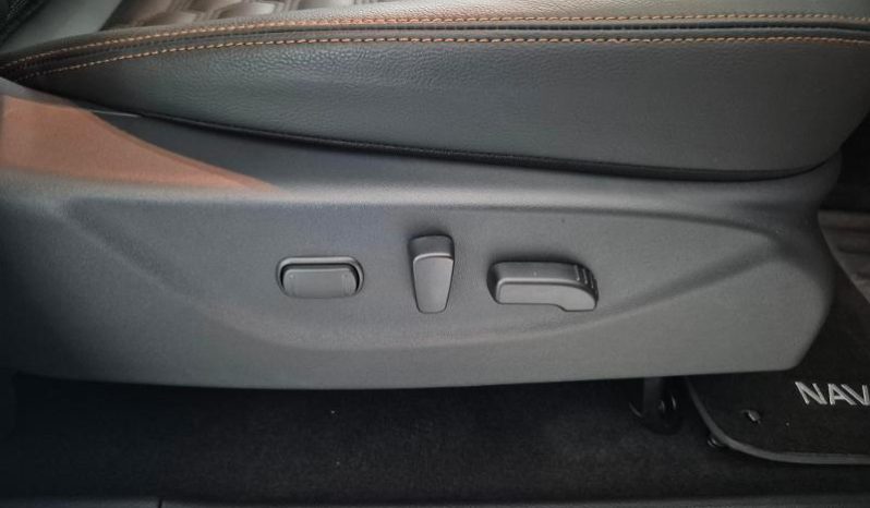 
								Nissan Navara 2.5D Stealth D Cab 4X2 At full									