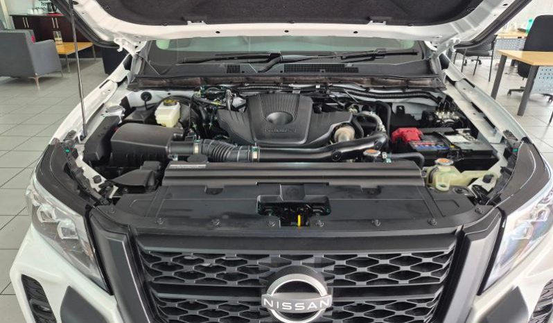 
								Nissan Navara 2.5D Stealth D Cab 4X2 At full									