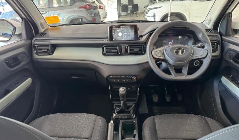 
								Tata Punch 1.2 Adventure Plus S full									