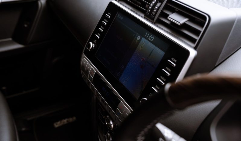 
								Toyota Land Cruiser Prado 2.8GD VX-L full									