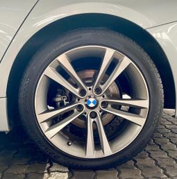 
										BMW 3 Series Sedan 320d Sport Line full									