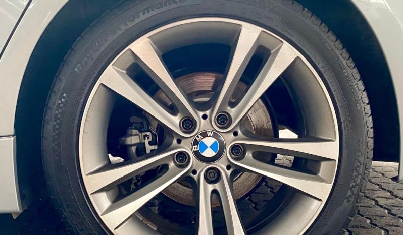
								BMW 3 Series Sedan 320d Sport Line full									