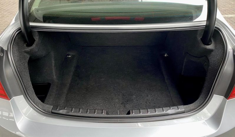 
								BMW 3 Series Sedan 320d Sport Line full									