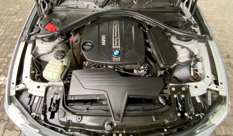 
								BMW 3 Series Sedan 320d Sport Line full									