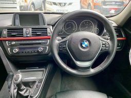 
										BMW 3 Series Sedan 320d Sport Line full									