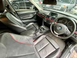 
										BMW 3 Series Sedan 320d Sport Line full									