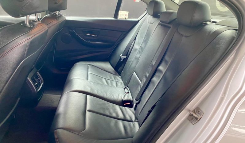 
								BMW 3 Series Sedan 320d Sport Line full									