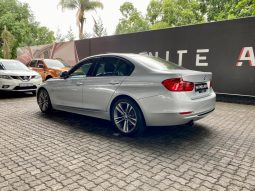 
										BMW 3 Series Sedan 320d Sport Line full									