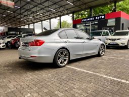 
										BMW 3 Series Sedan 320d Sport Line full									