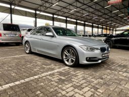 
										BMW 3 Series Sedan 320d Sport Line full									