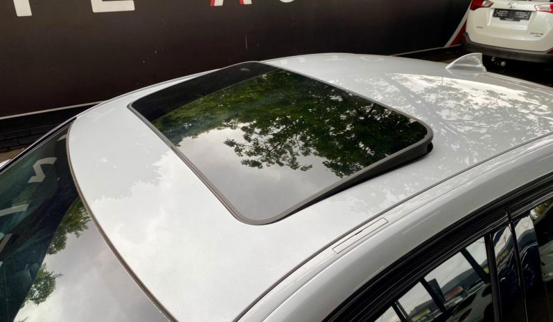 
								BMW 3 Series Sedan 320d Sport Line full									