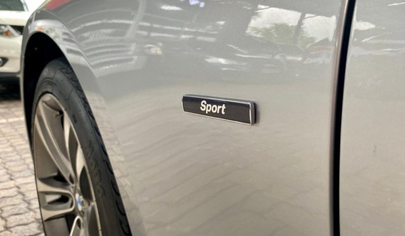 
								BMW 3 Series Sedan 320d Sport Line full									