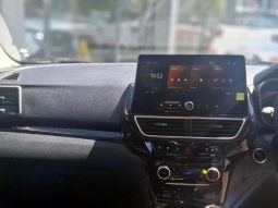
										Mahindra XUV 3X0 1.2 AX5 MT full									