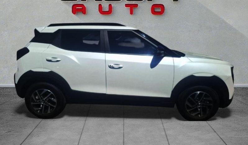 
								Mahindra XUV 3X0 1.2 AX5 MT full									