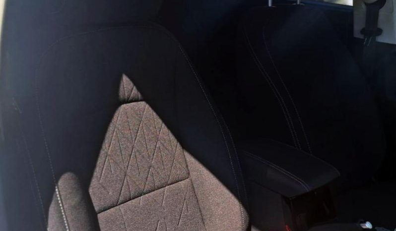 
								Mahindra XUV 3X0 1.2 AX5 MT full									