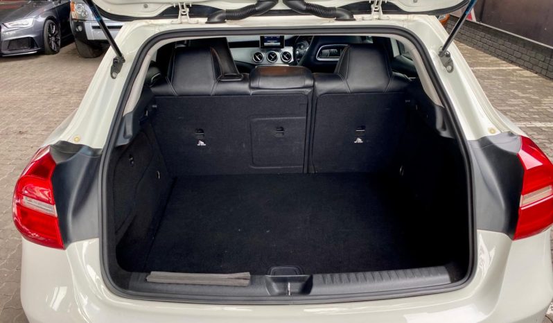 
								Mercedes Benz Gla Gla 200 Cdi 7G-Dct full									