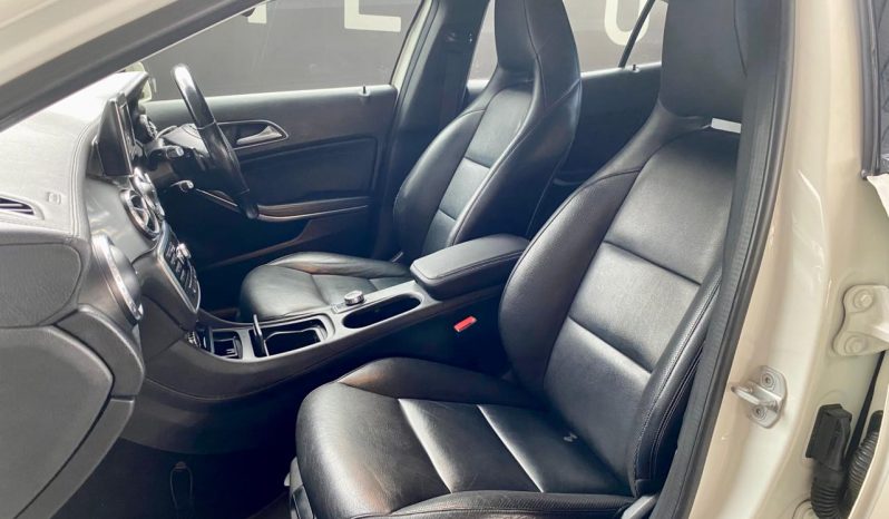 
								Mercedes Benz Gla Gla 200 Cdi 7G-Dct full									