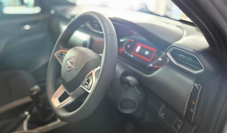 
								Nissan Magnite 1.0 Acenta full									