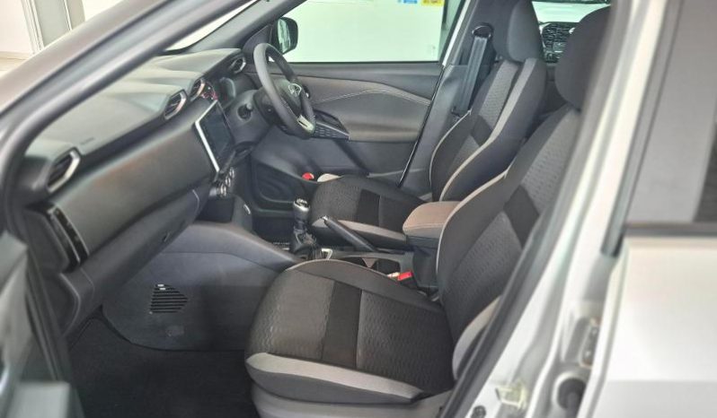 
								Nissan Magnite 1.0 Acenta full									