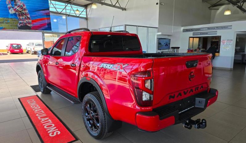 
								Nissan Navara 2.5D Pro-4X D Cab 4X4 At full									