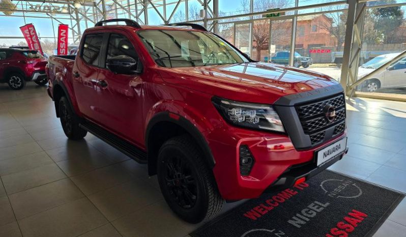 
								Nissan Navara 2.5D Pro-4X D Cab 4X4 At full									