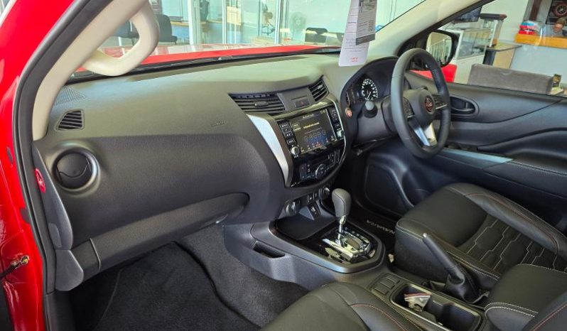 
								Nissan Navara 2.5D Pro-4X D Cab 4X4 At full									