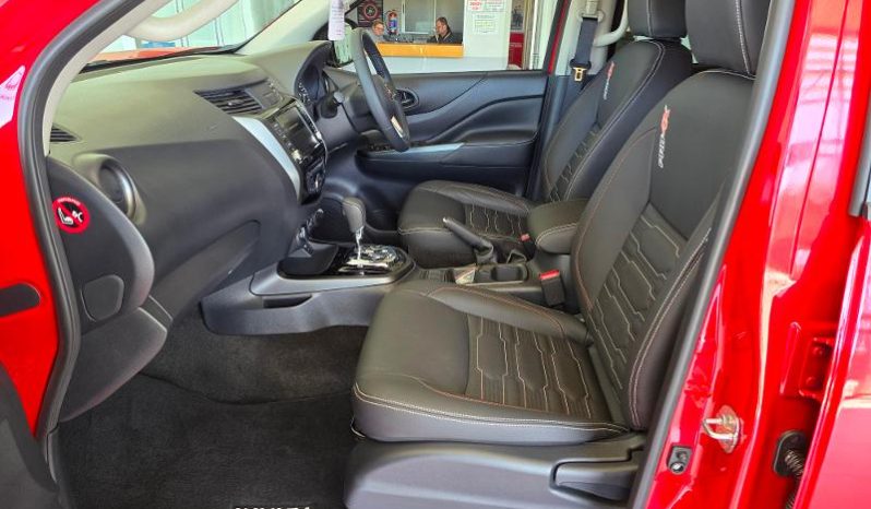 
								Nissan Navara 2.5D Pro-4X D Cab 4X4 At full									