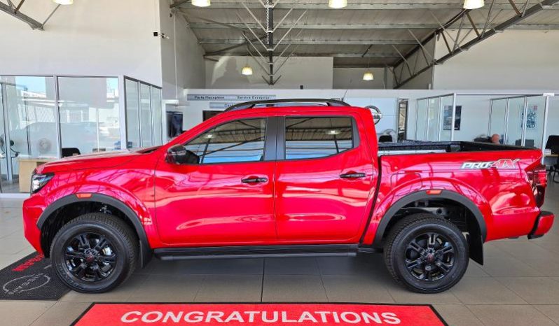 
								Nissan Navara 2.5D Pro-4X D Cab 4X4 At full									
