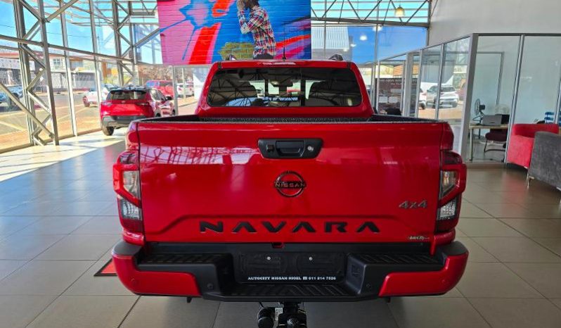 
								Nissan Navara 2.5D Pro-4X D Cab 4X4 At full									
