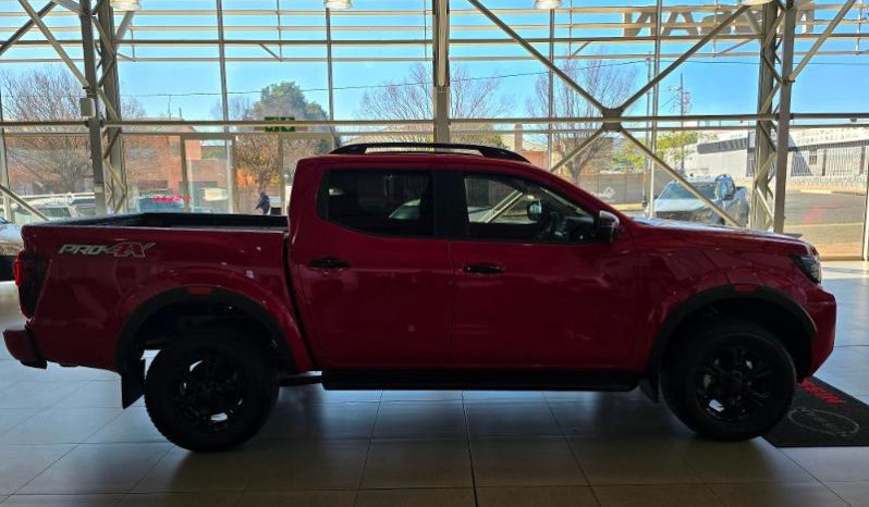 
								Nissan Navara 2.5D Pro-4X D Cab 4X4 At full									