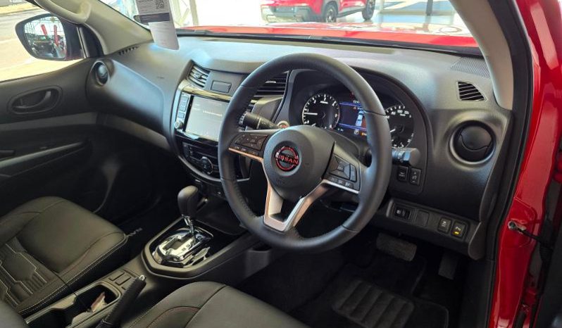 
								Nissan Navara 2.5D Pro-4X D Cab 4X4 At full									