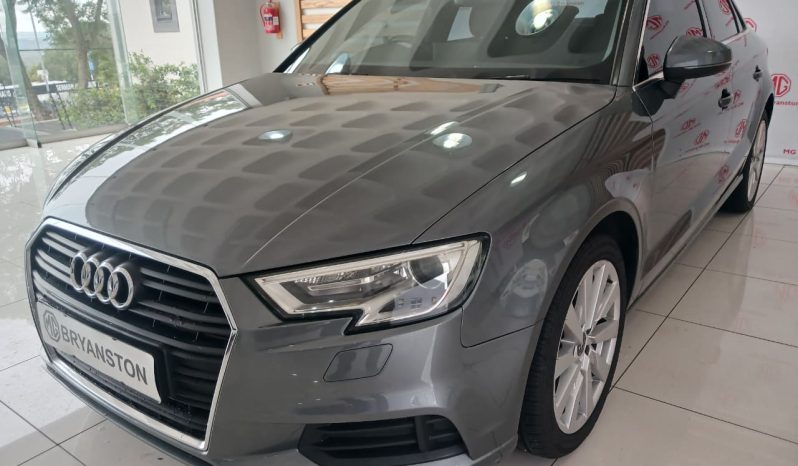 
								Audi A3 Sedan 35 Tfsi S-Tronic full									