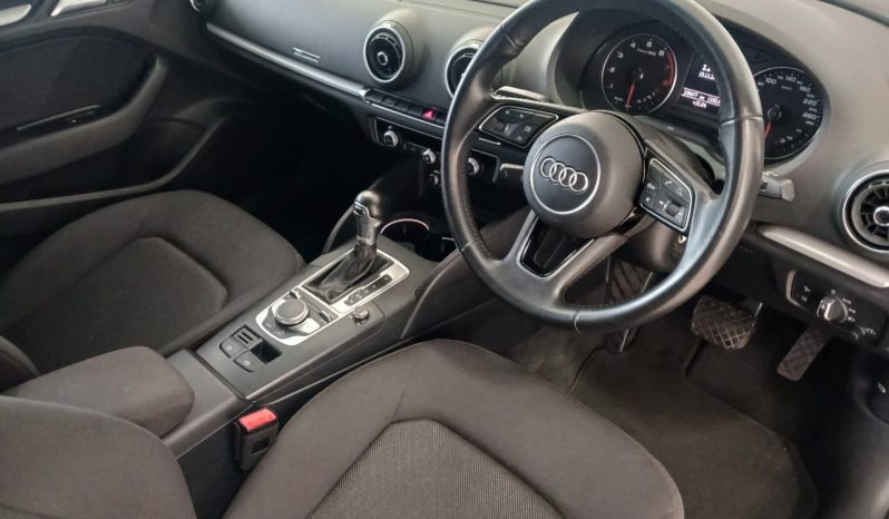 
								Audi A3 Sedan 35 Tfsi S-Tronic full									