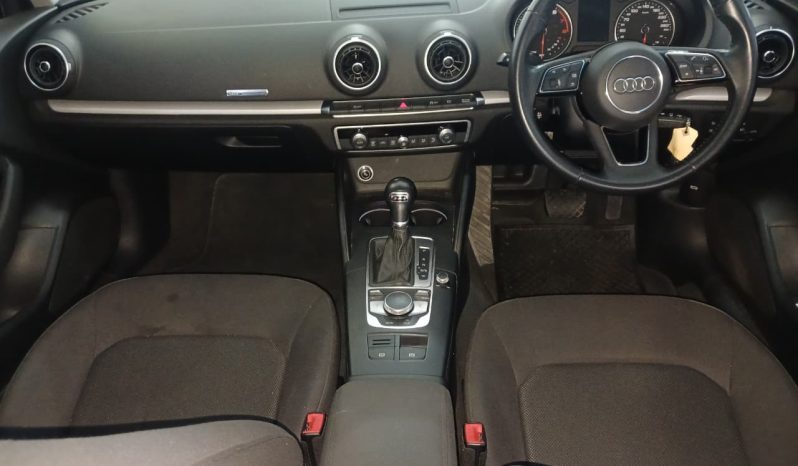 
								Audi A3 Sedan 35 Tfsi S-Tronic full									