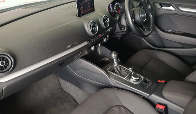 
								Audi A3 Sedan 35 Tfsi S-Tronic full									