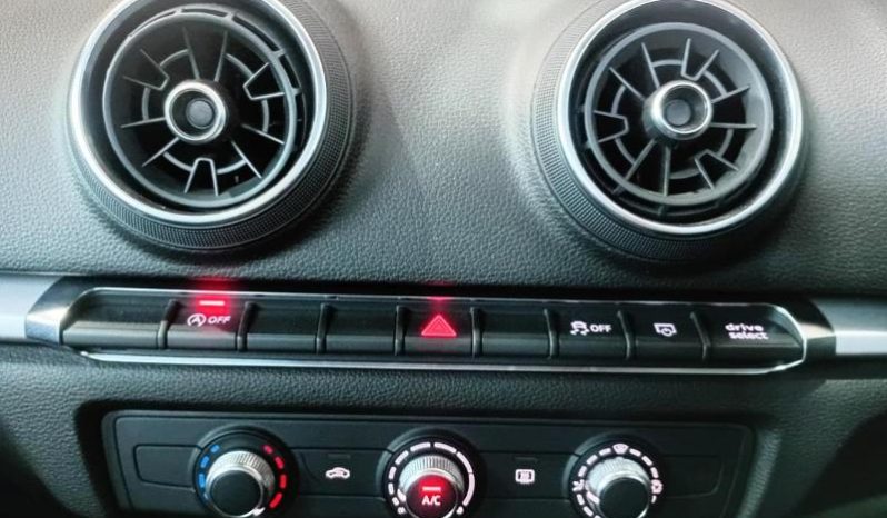 
								Audi A3 Sedan Pi 40 Tfsi S-Tronic full									