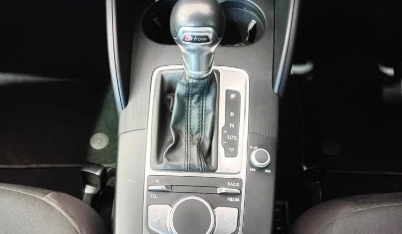 
								Audi A3 Sedan Pi 40 Tfsi S-Tronic full									