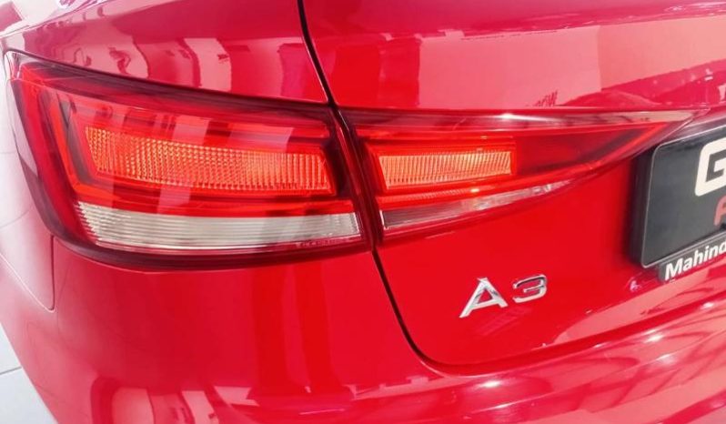 
								Audi A3 Sedan Pi 40 Tfsi S-Tronic full									
