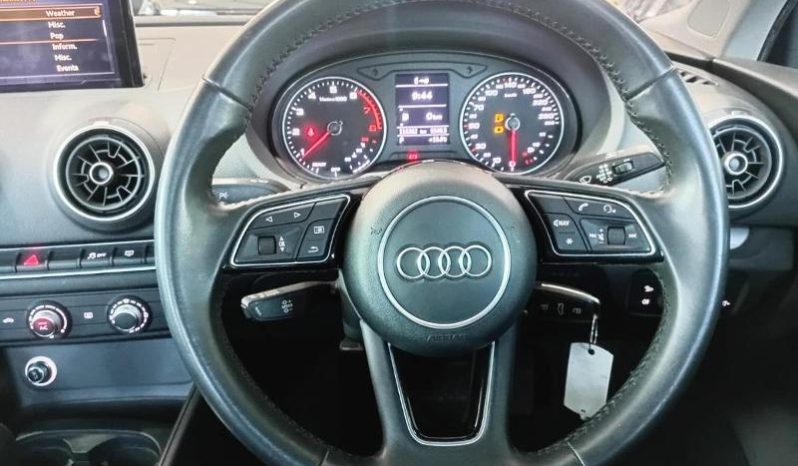 
								Audi A3 Sedan Pi 40 Tfsi S-Tronic full									