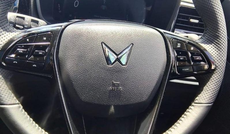 
								Mahindra XUV 3X0 1.2 AX5 MT full									