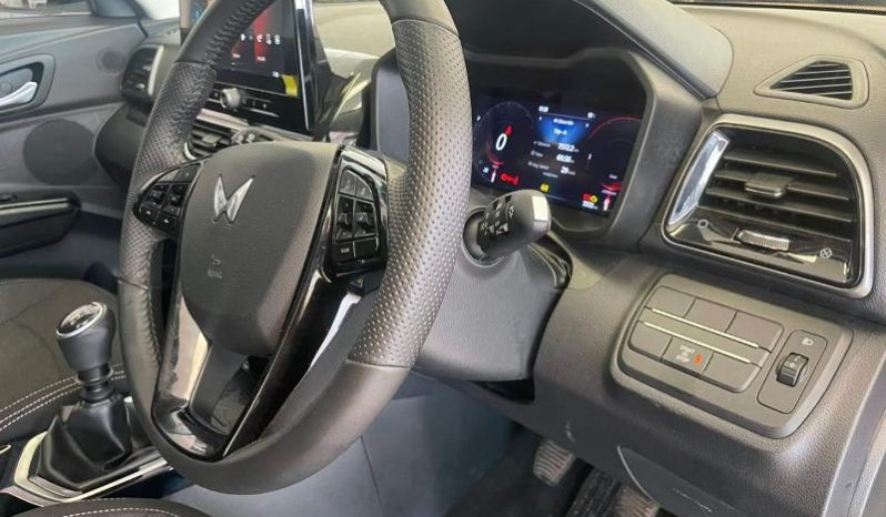 
								Mahindra XUV 3X0 1.2 AX5 MT full									