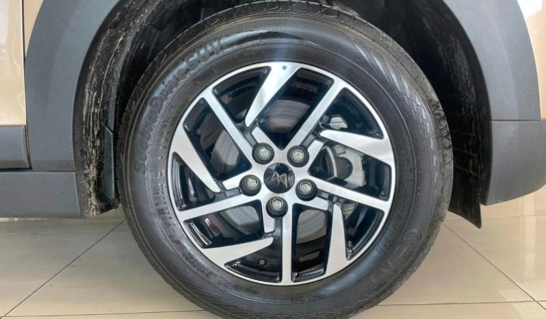 
								Mahindra XUV 3X0 1.2 AX5 MT full									